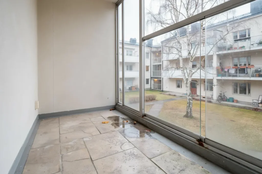 fr n bl sig balkong till extra rum smarta id er n r du vill glasa in balkongen