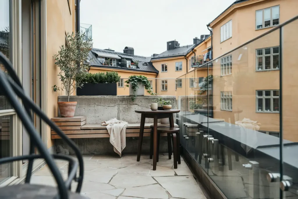 maxa balkongen hemma 8 smarta s tt att lyckas med inglasning f r mer komfort och v rde